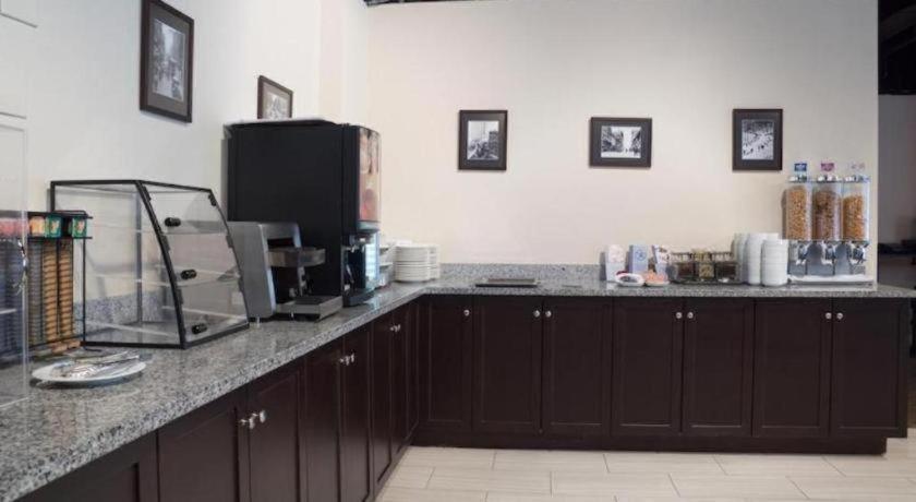The Roehampton 3* Toronto